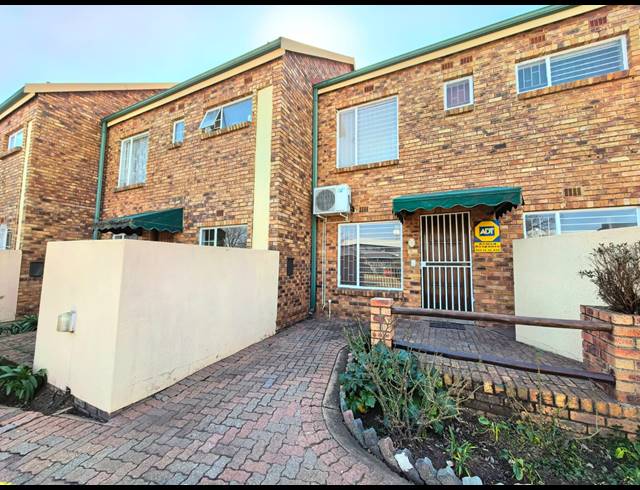 3 BEDROOM TOWNHOUSE FOR SALE IN VAALPARK